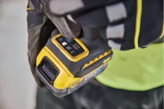 Аккумуляторный шуруповерт DeWalt DCF860NT-XJ — фото 7
